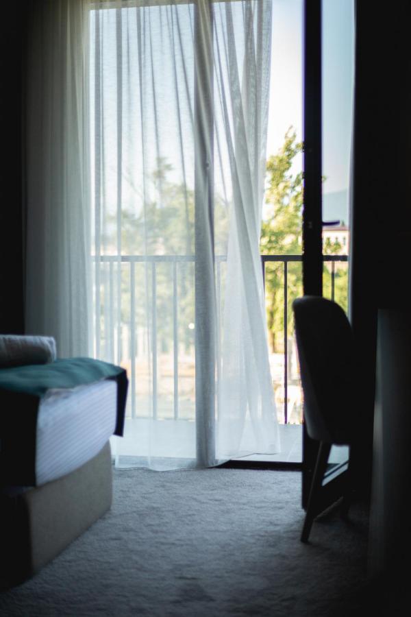 West Inn Georgia Кутаиси Экстерьер фото